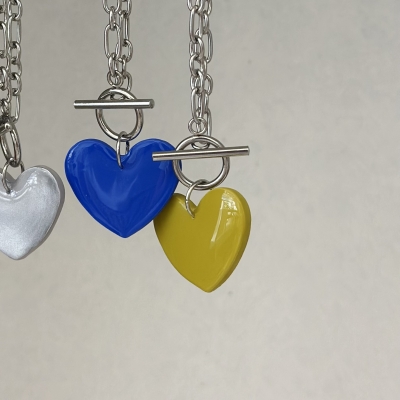 Handmade necklace with stainless steel chain and polymer clay line color shiny heart motif 